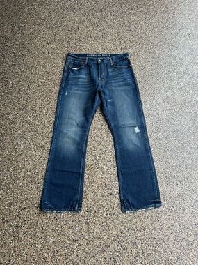 American Eagle Outfitters Men’s Blue Jeans with Faded Details
